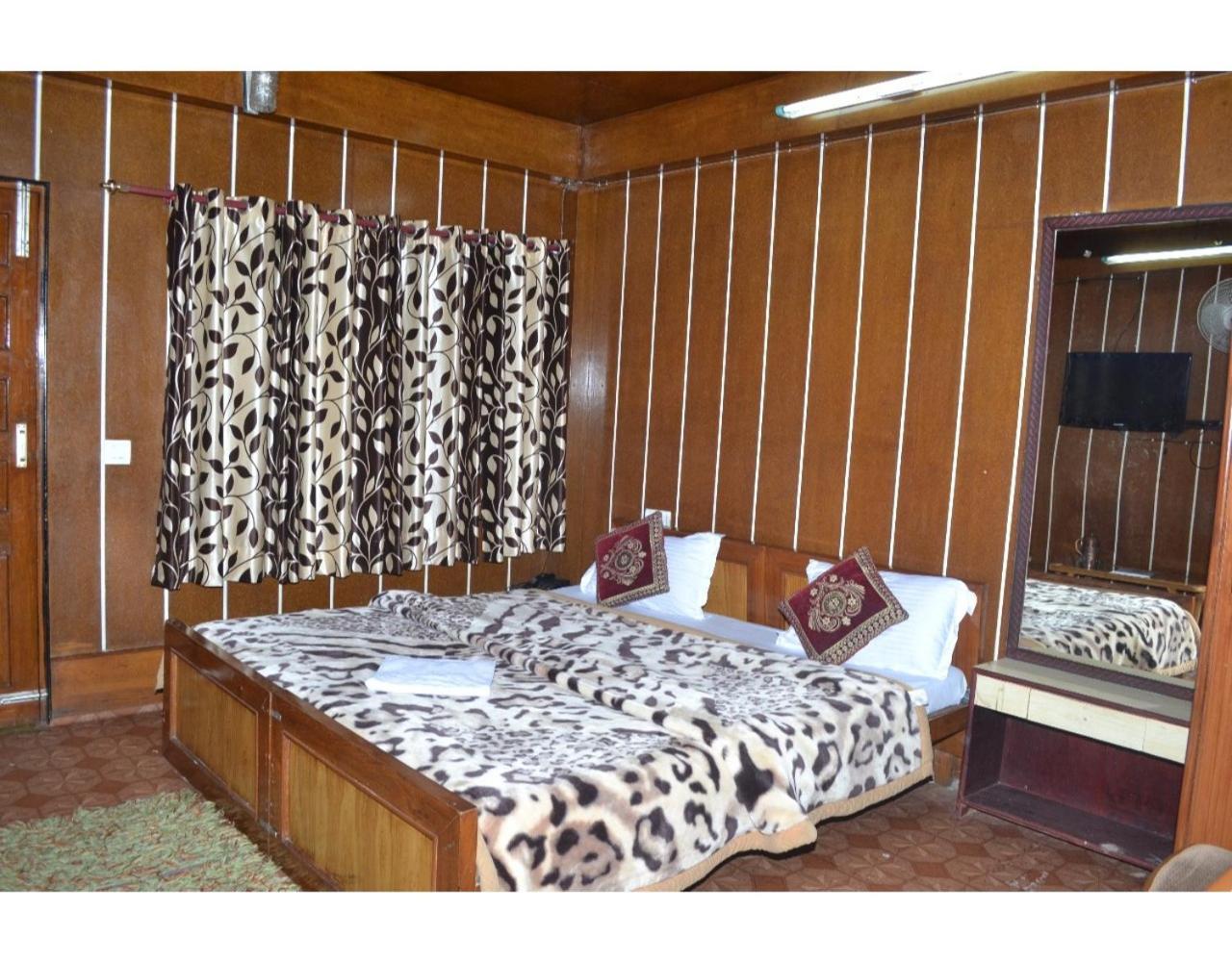 Hotel Rock Stone Mussoorie Buitenkant foto